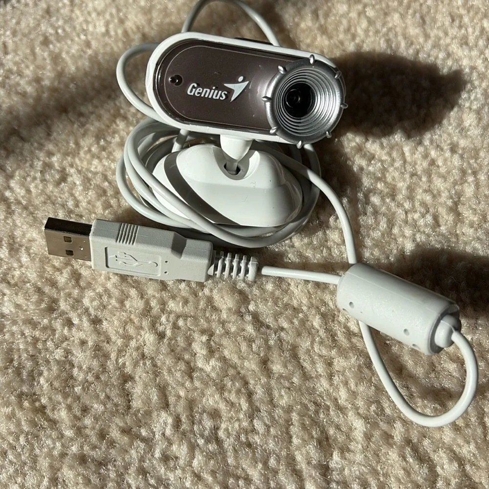 New - Genius Eye 310 Web Camera and ear set/microphone with installation CD